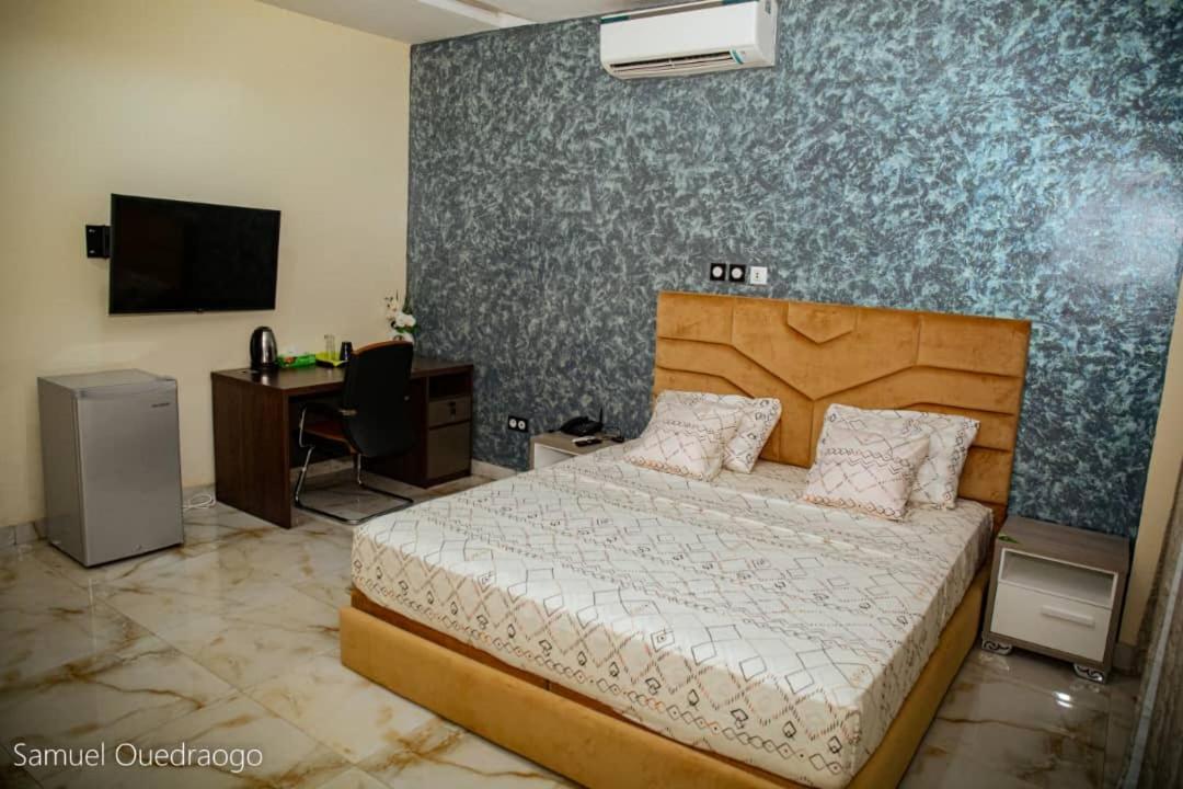 Complexe Hotelier And Ouagadougou Exterior photo