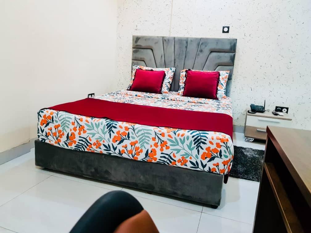 Complexe Hotelier And Ouagadougou Exterior photo